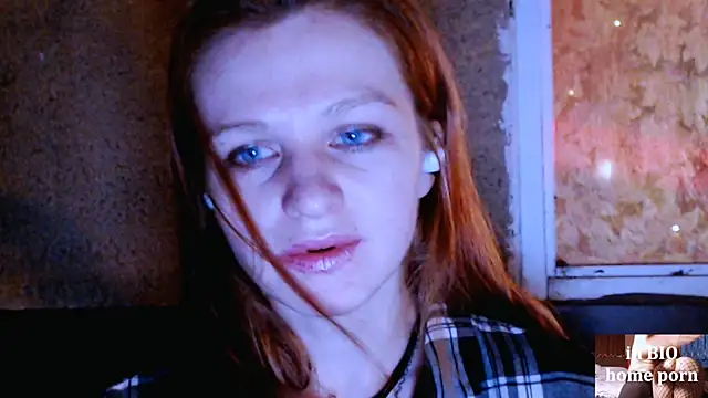 Cassie Wild online show from October 20, 1:33 pm