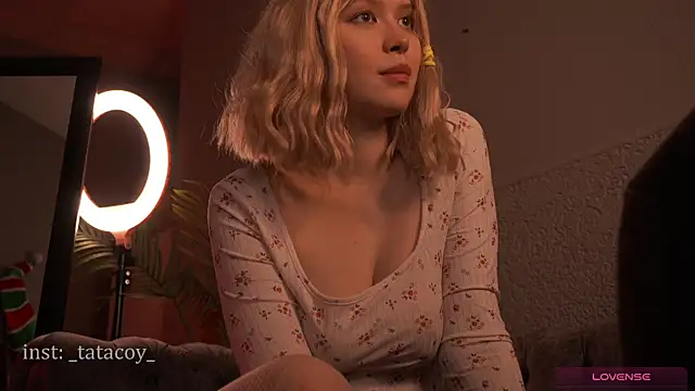 Snapshot of TataCoy chatting on January 24, 12:31 pm TataCoy online show from January 24, 12:31 pm