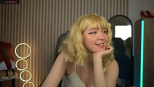 Snapshot of TataCoy chatting on February 27, 10:48 am TataCoy online show from February 27, 10:48 am