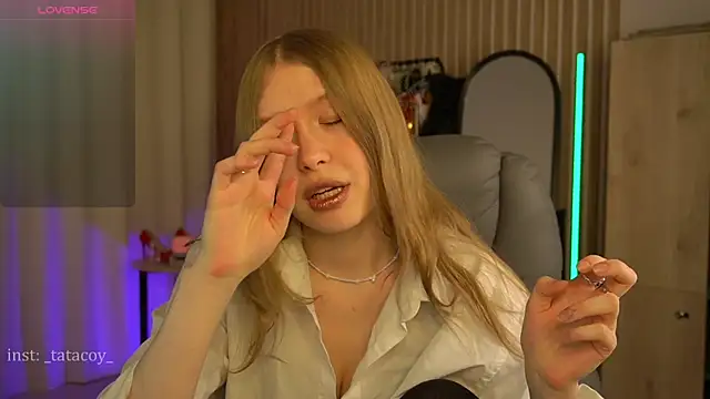 Snapshot of TataCoy chatting on March 5, 5:29 am TataCoy online show from March 5, 5:29 am