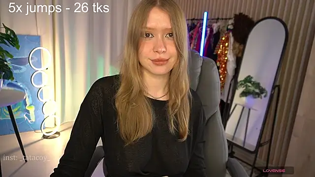 Snapshot of TataCoy chatting on March 13, 11:08 am TataCoy online show from March 13, 11:08 am