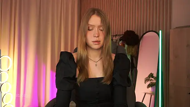 Snapshot of TataCoy chatting on March 15, 1:07 pm TataCoy online show from March 15, 1:07 pm