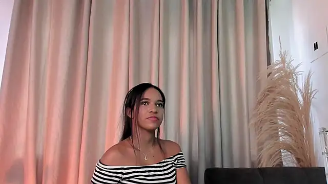 Snapshot of Tina_Rouse2 chatting on February 21, 4:52 pm Tina Rouse2 online show from February 21, 4:52 pm