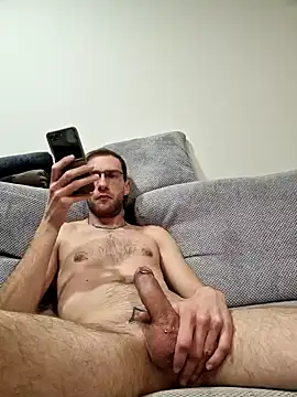 Snapshot of TOY_boy7 chatting on February 19, 8:52 pm TOY boy7 online show from February 19, 8:52 pm
