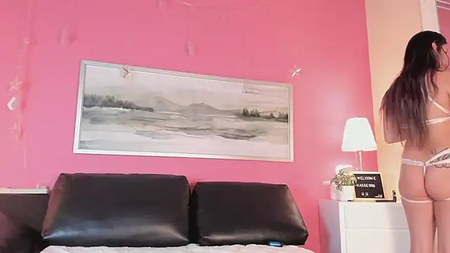 Tiffanysurez  online show from February 21, 8:05 pm