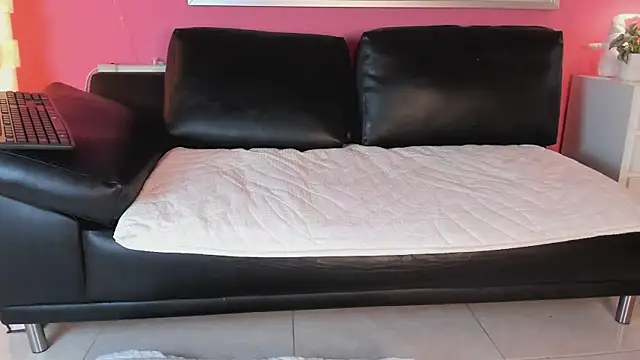 Tiffanysurez  online show from March 11, 2:07 pm