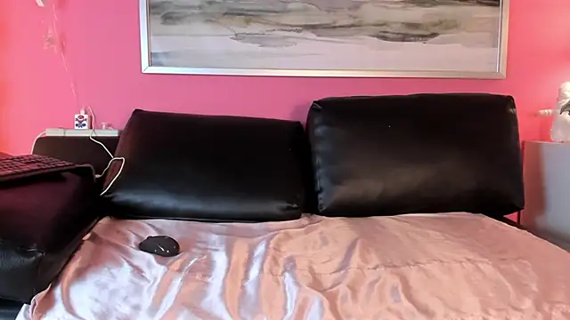 Tiffanysurez  online show from March 15, 7:16 pm