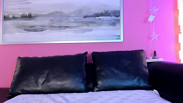 Tiffanysurez  online show from September 25, 8:23 pm