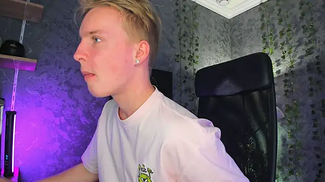 AlexxSweet online show from October 18, 6:26 am