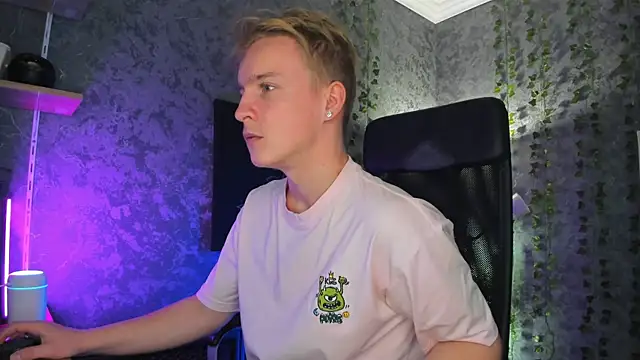 AlexxSweet online show from October 19, 6:47 am