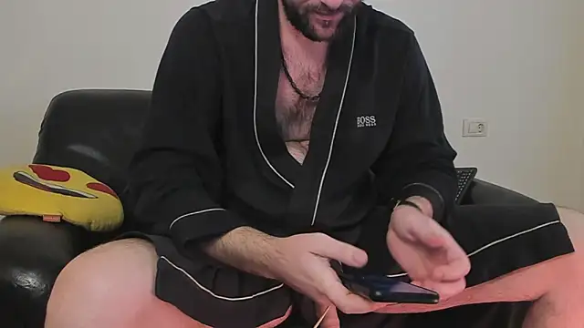 Snapshot of KingMalcom chatting on February 16, 9:27 am KingMalcom online show from February 16, 9:27 am