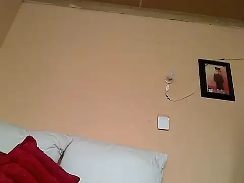 Snapshot of ZOQULUx chatting on February 16, 10:43 am ZOQULUx online show from February 16, 10:43 am