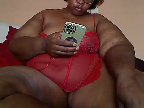 Snapshot of ZOQULUx chatting on February 16, 1:49 pm ZOQULUx online show from February 16, 1:49 pm