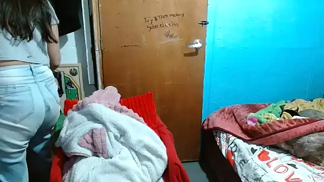 clarisse69 online show from December 4, 9:46 pm