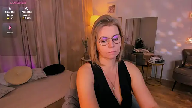 Annie Light online show from April 16, 6:58 am