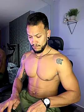 ARON TAYLER01 online show from December 2, 10:31 am