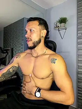 ARON TAYLER01 online show from January 7, 12:07 pm