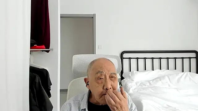 Snapshot of daver-man chatting on October 23, 1:27 am daver-man online show from October 23, 1:27 am