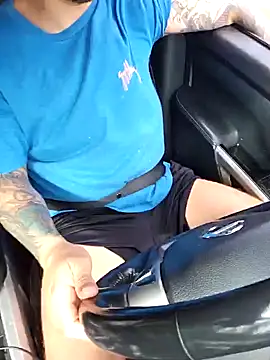 Snapshot of MrBiggBallz chatting on December 29, 6:05 pm MrBiggBallz online show from December 29, 6:05 pm