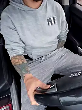 Snapshot of MrBiggBallz chatting on January 23, 2:28 pm MrBiggBallz online show from January 23, 2:28 pm