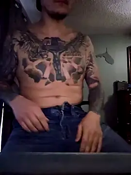 Snapshot of MrBiggBallz chatting on January 31, 1:23 pm MrBiggBallz online show from January 31, 1:23 pm