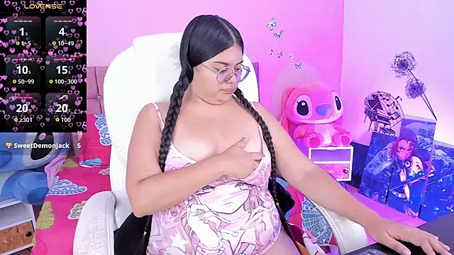 Snapshot of esmeralda112 chatting on June 24, 7:46 pm esmeralda112 online show from June 24, 7:46 pm