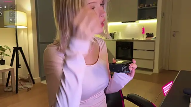 neon demon online show from September 18, 8:33 pm