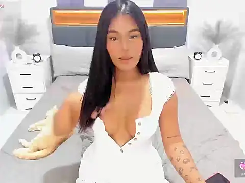 Snapshot of EllaCalifa chatting on March 22, 2:37 am EllaCalifa online show from March 22, 2:37 am