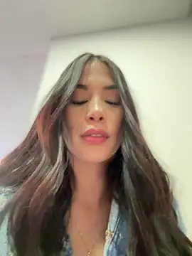 Snapshot of Im_Valentina chatting on December 17, 9:54 pm Im Valentina online show from December 17, 9:54 pm