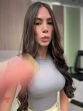 Snapshot of Im_Valentina chatting on July 4, 1:23 am Im Valentina online show from July 4, 1:23 am