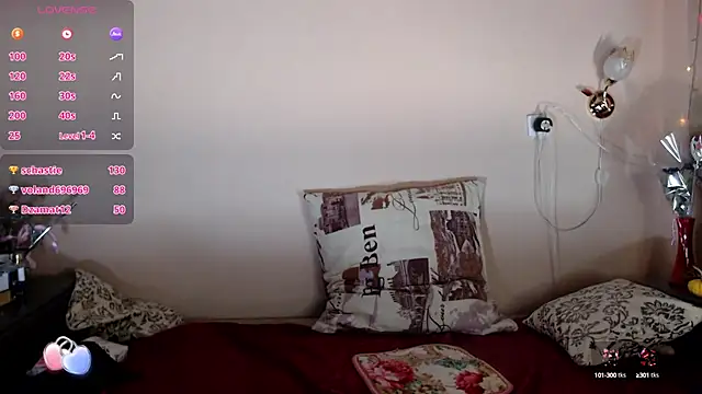 VanezaSmith online show from December 5, 4:23 pm