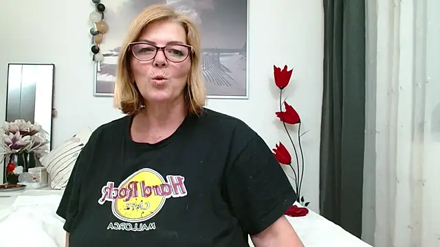 YulliaMilf online show from January 23, 5:42 pm