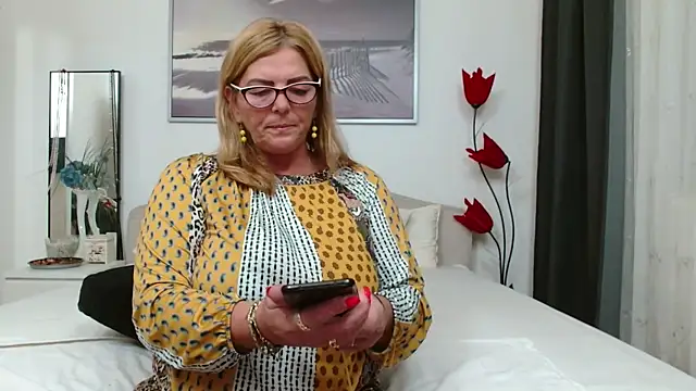 YulliaMilf online show from November 2, 3:58 pm