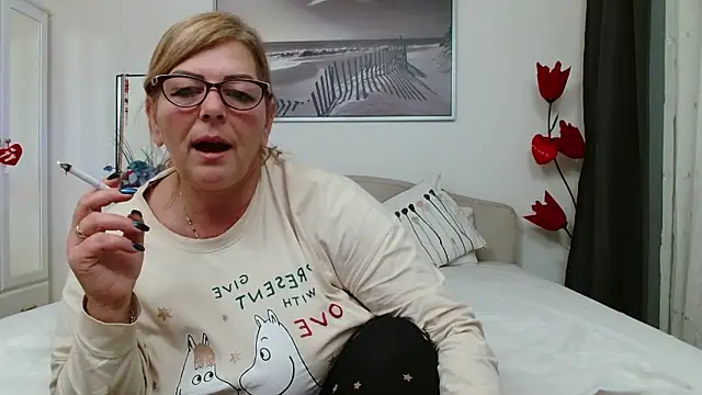 YulliaMilf online show from February 2, 6:45 am