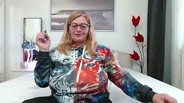 YulliaMilf online show from February 27, 10:15 am