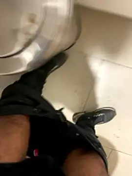 Snapshot of par_0111 chatting on January 13, 8:52 am par 0111 online show from January 13, 8:52 am