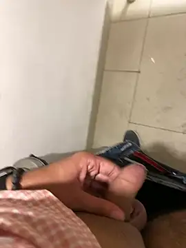 Snapshot of par_0111 chatting on February 14, 8:22 am par 0111 online show from February 14, 8:22 am