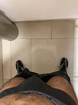 Snapshot of par_0111 chatting on February 20, 9:32 am par 0111 online show from February 20, 9:32 am