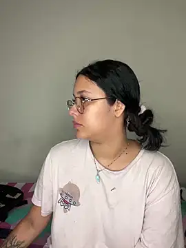 Snapshot of Annya-sweet chatting on December 5, 2:44 pm Annya-sweet online show from December 5, 2:44 pm