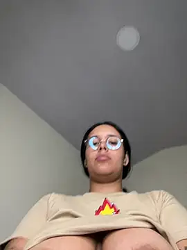 Snapshot of Annya-sweet chatting on March 18, 12:16 am Annya-sweet online show from March 18, 12:16 am