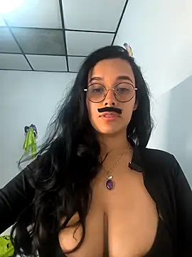 Snapshot of Annya-sweet chatting on October 14, 1:34 pm Annya-sweet online show from October 14, 1:34 pm