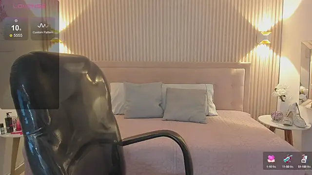 Snapshot of Sooffii_1 chatting on December 6, 5:53 am Sooffii 1 online show from December 6, 5:53 am