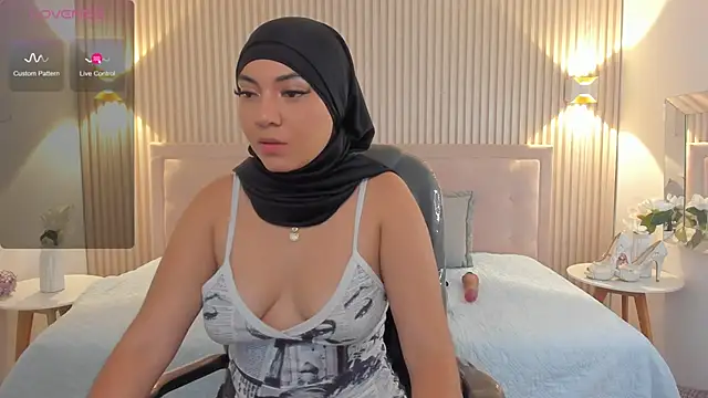 Snapshot of Sooffii_1 chatting on January 15, 2:17 am Sooffii 1 online show from January 15, 2:17 am