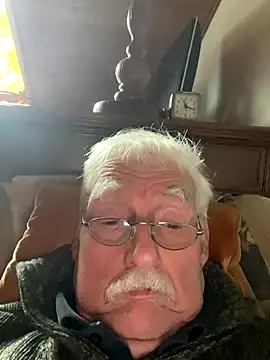 Snapshot of Steffibi1954 chatting on November 2, 10:17 am Steffibi1954 online show from November 2, 10:17 am