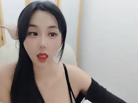 Jeanie Tiya online show from November 2, 4:09 pm