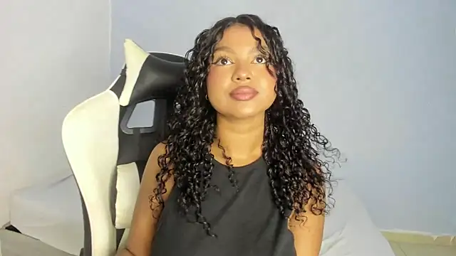 Snapshot of chloe_ebony_ chatting on January 11, 8:54 pm chloe ebony online show from January 11, 8:54 pm