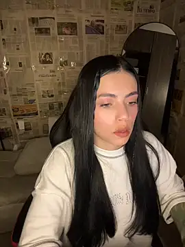 Snapshot of i_am_nina_ chatting on May 4, 11:12 pm i am nina online show from May 4, 11:12 pm