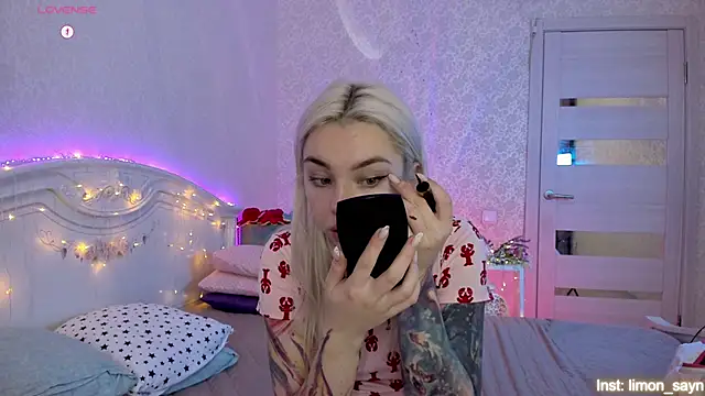 LillyMoure  online show from October 9, 11:36 pm