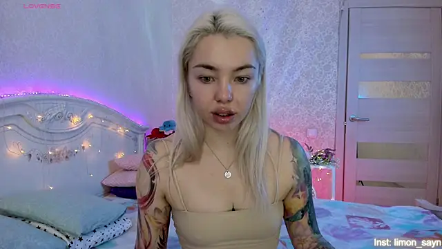 LillyMoure  online show from November 1, 11:07 pm