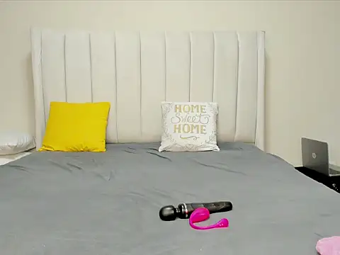 Snapshot of _heavenlysent chatting on October 13, 3:28 am heavenlysent online show from October 13, 3:28 am